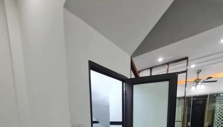 Cho thuê nhà riêng mặt ngõ Lĩnh Nam, Hoàng Mai, 38m2 - 4tầng - 5 Ngủ - 4Wc Giá 12,5 triệu